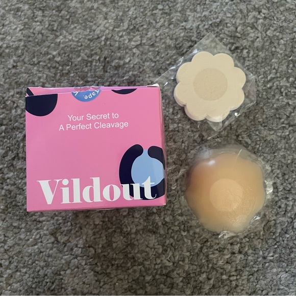 Vildout Boob Tape & Pasties Set - Picture 1 of 5